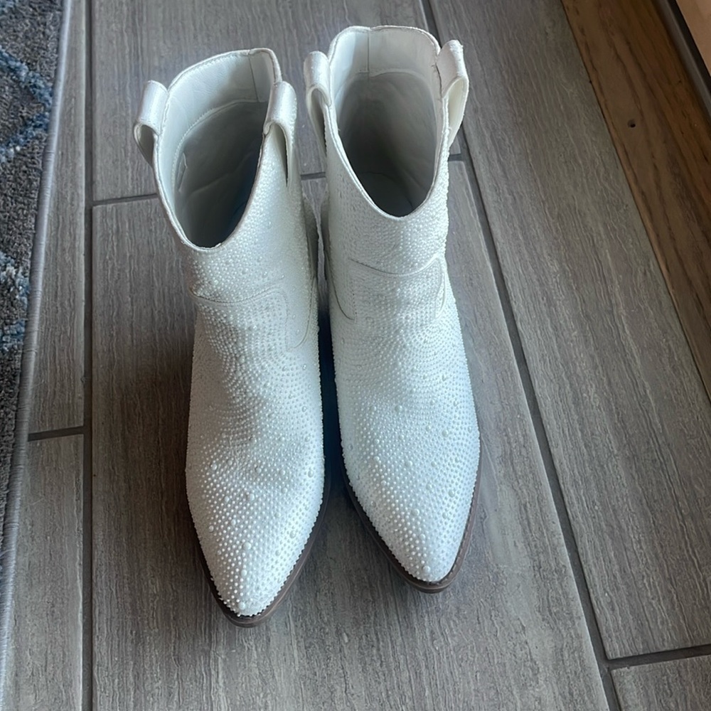 Women’s dressy boots